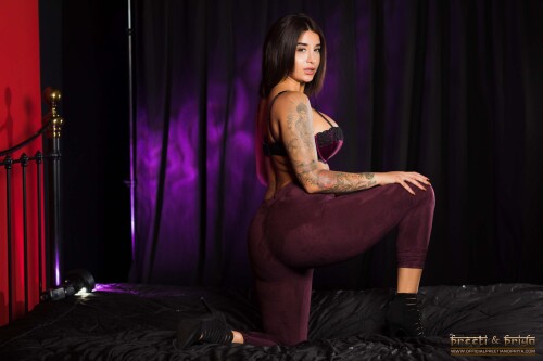 Preeti and Priya Indian Twins Nude Leaked Onlyfans Photo