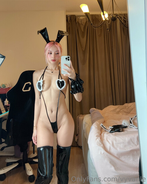 Vyvan Le Nude Leaked Onlyfans Photo