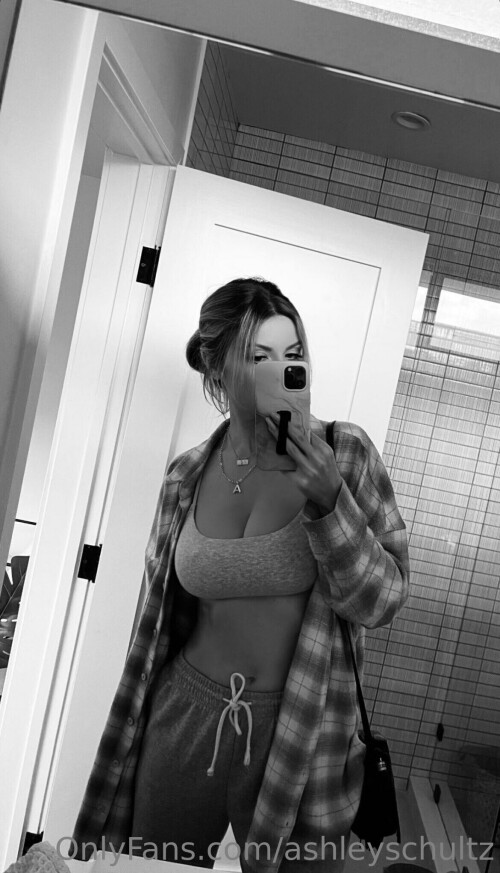 Ashley Schultz Nude Leaked Onlyfans Photo