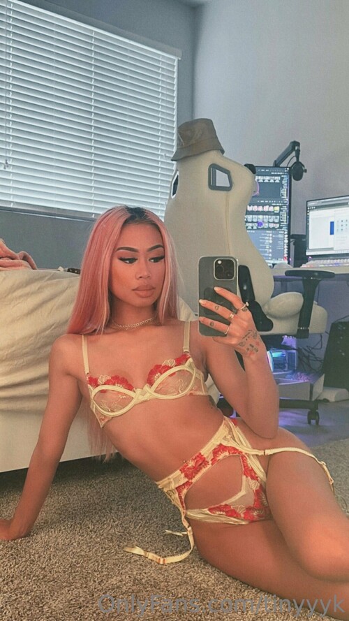 tinyyyk (aka kaylakipp) Nude Leaked Onlyfans Photo tinyyyk (aka kaylakipp) Nude Leaked Onlyfans Photo