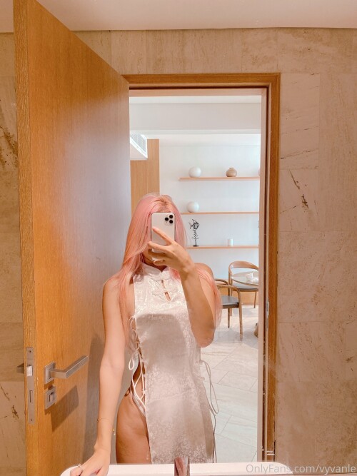 Vyvan Le Nude Leaked Onlyfans Photo