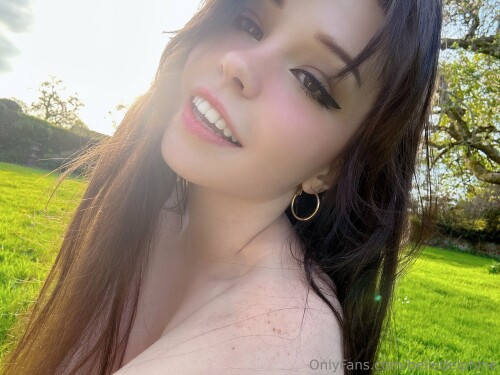Belle Delphine Photo 3