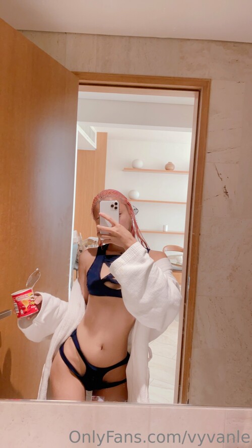 Vyvan Le Nude Leaked Onlyfans Photo