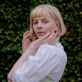 model profile picture