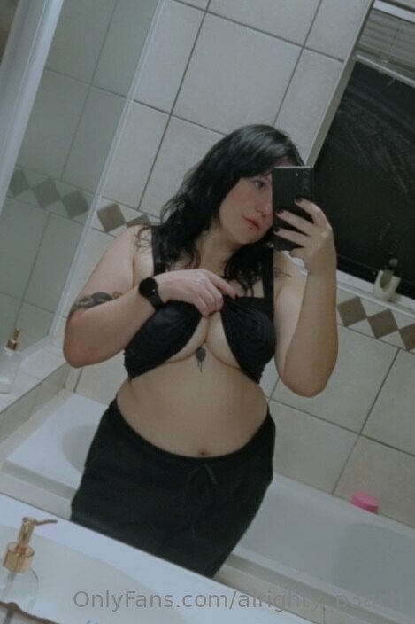 Alrighty_P3ach Nude Leaked Onlyfans Photo Alrighty_P3ach Nude Leaked Onlyfans Photo
