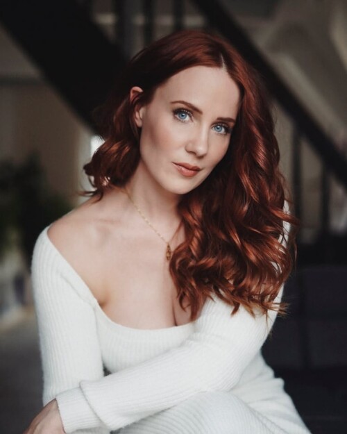 740full-simone-simons_3.md.jpg