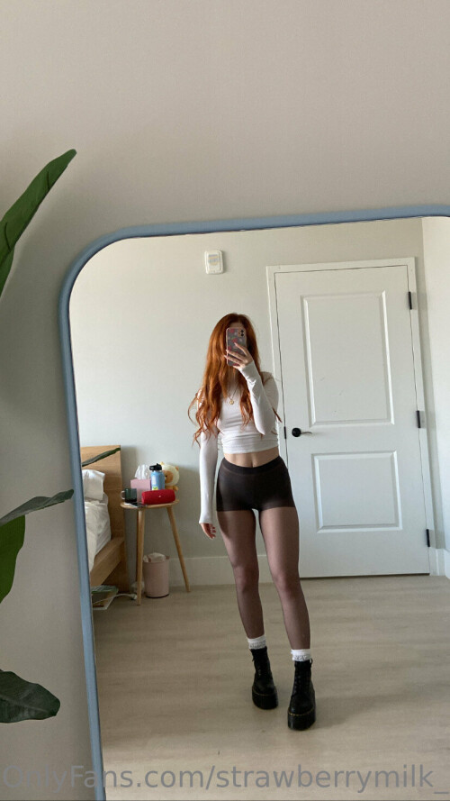 strawberrymilk_xoxo Nude Leaked Onlyfans Photo strawberrymilk_xoxo Nude Leaked Onlyfans Photo