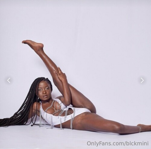 Petite mini / blckmini Nude Leaked Onlyfans Photo