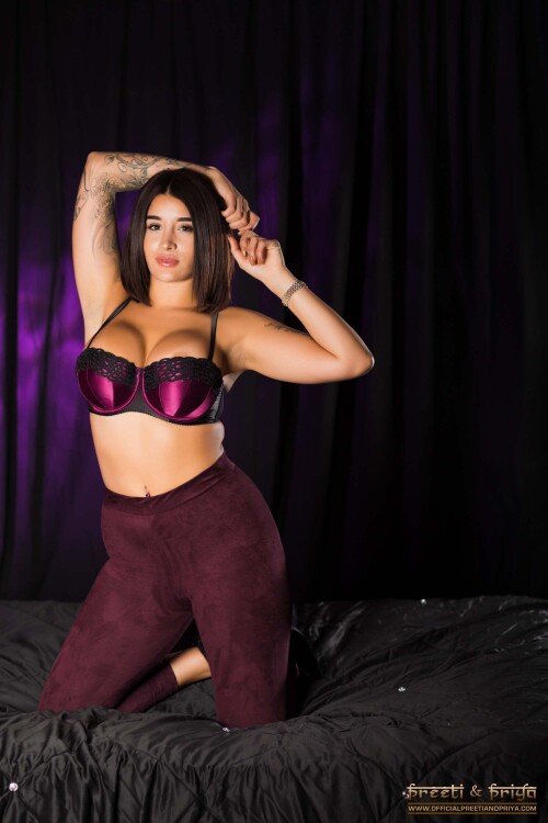 Preeti and Priya Indian Twins Nude Leaked Onlyfans Photo