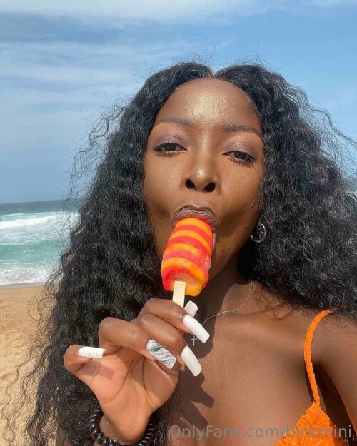 Petite mini / blckmini Nude Leaked Onlyfans Photo
