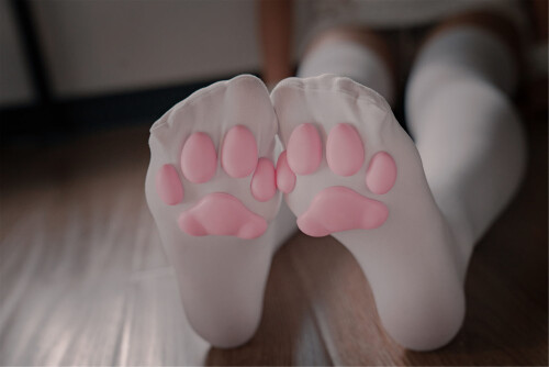 COSER-Xuan-Xiao-Senior-Sister-Cat-Claw-Socks-40.jpg