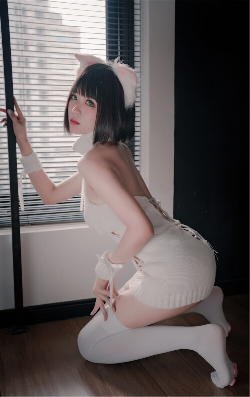 COSER-Xuan-Xiao-Senior-Sister-Cat-Claw-Socks-6.jpg