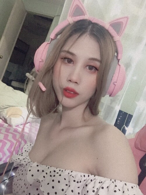 EZlq9HGU8AEwpxs.md.jpg