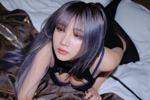 FKGyI_daUAA9IXm.md.jpg