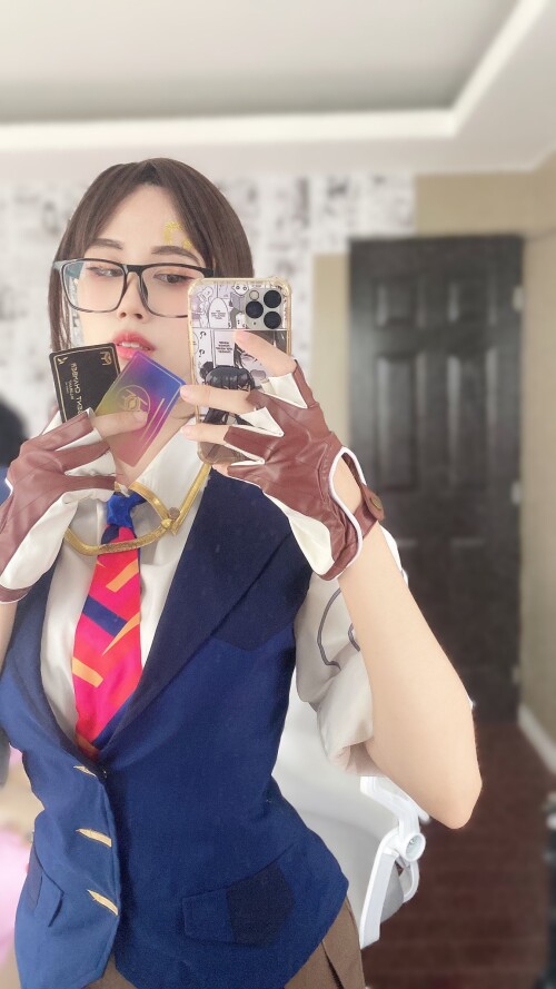FgS0-NpaEAE9a9l.md.jpg