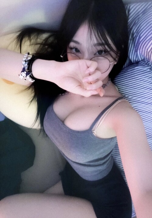 FnqDtyNaYAA-0Sj19507e313af0376d.md.jpg