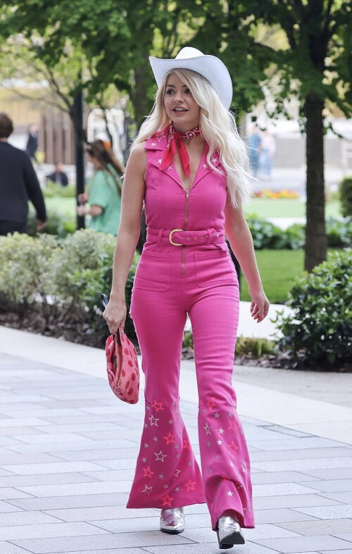 Holly Willoughby Photo 1