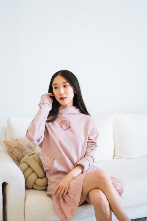 Fv8kKPiakAAzJ2l.md.jpg