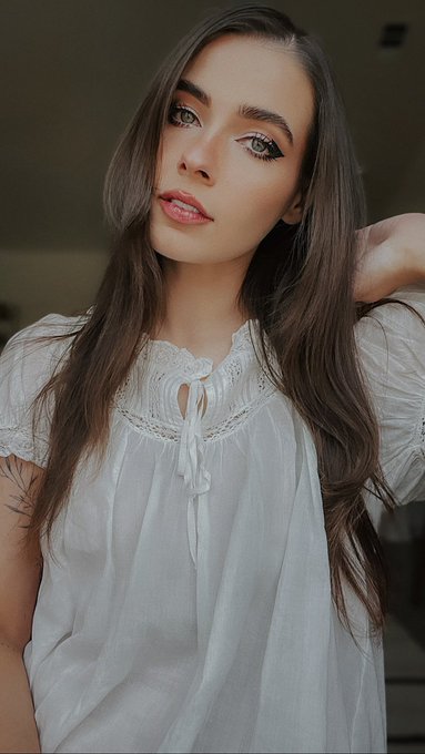 FyDnQS3aAAERseH6c7b16c73ce358ec.jpg