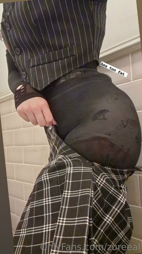Zureeal Nude Leaked Onlyfans Photo