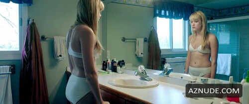 Maika Monroe It Follows 4 1 28