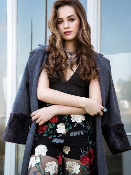 Mary Mouser Photo 3