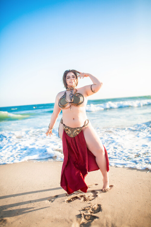 Momokun---Leia-Slave_2041572-0002.jpg