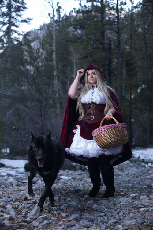 Momokun---Running-with-wolves_2041508-0002.jpg