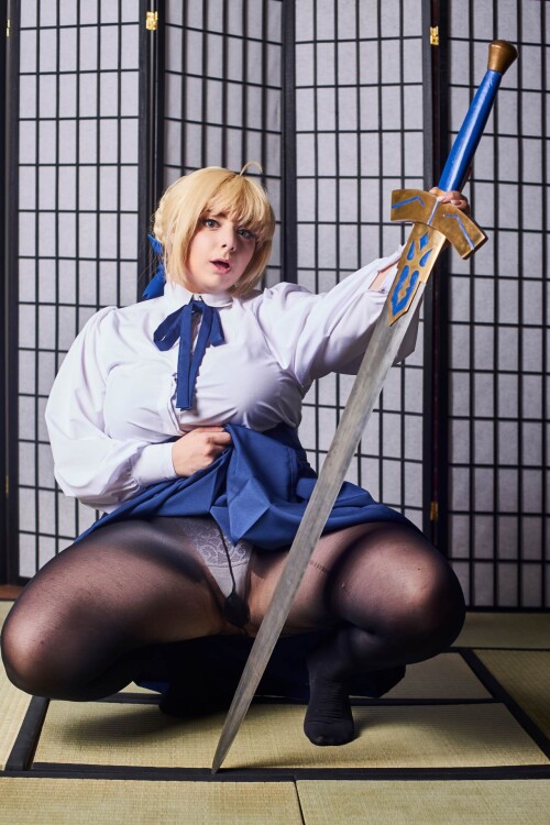 Momokun---Saber_2041617-0011.jpg