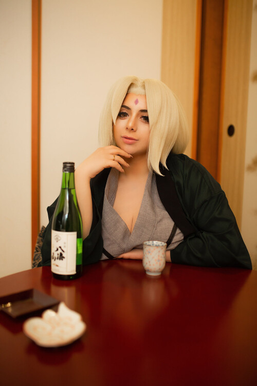 Momokun---Sake-with-Tsunade_2268928-0002.jpg