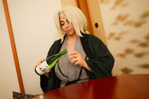 Momokun---Sake-with-Tsunade_2268928-0006.jpg