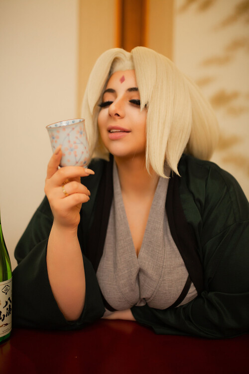 Momokun---Sake-with-Tsunade_2268928-0008.jpg
