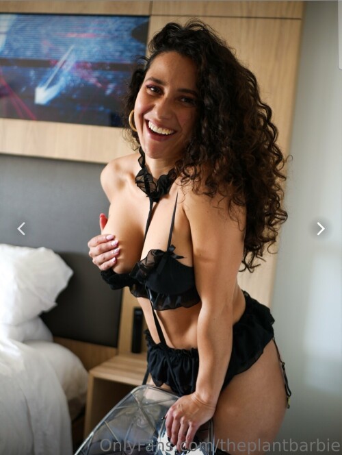 theplantbarbie Nude Leaked Onlyfans Photo theplantbarbie Nude Leaked Onlyfans Photo