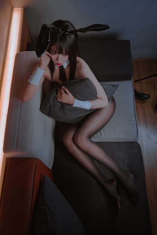 Senior-Sister-Xuan-Xiao--Mid-Autumn-Festival-Bunny-Girl-15.jpg