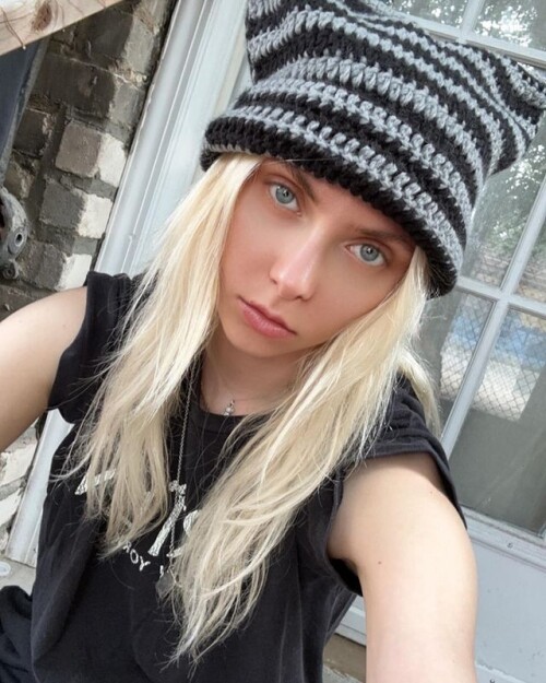 Taylor Momsen Photo 3