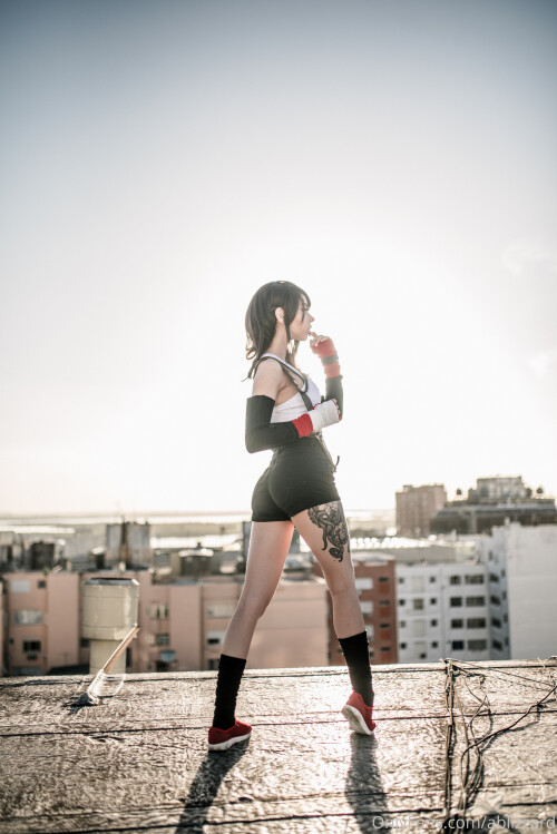 ablizzard-2020-04-10-214016352-TIFA-LOCKHART-Final-Fantasy-VII-part.-1-3-I-know-we80396119938c0ed2.jpg