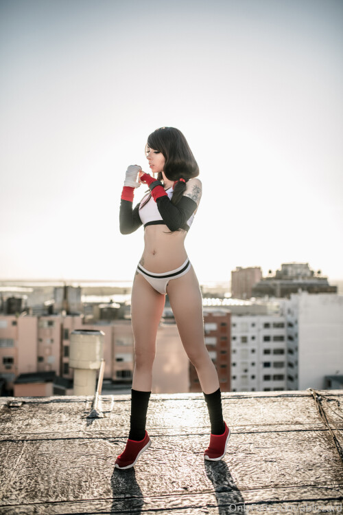 ablizzard-2020-04-10-225640973-TIFA-LOCKHART-Final-Fantasy-VII-part.-2-3-I-know-wed0e228e0f2606777.jpg