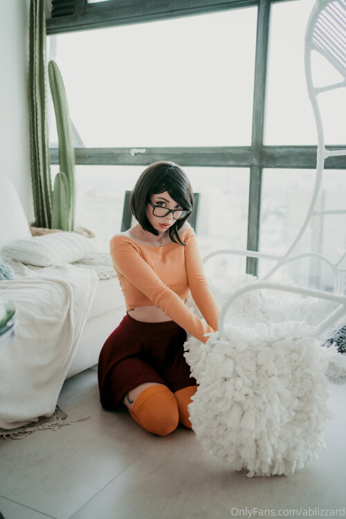 ablizzard-2021-06-10-2132340652-Velma-is-looking-for-a-monster-Part.-1-give-likes-ifda686694e5d5fedb.jpg