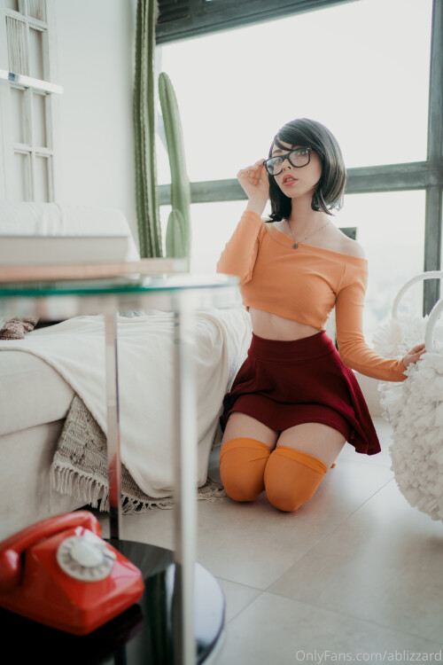 ablizzard-2021-06-10-2132340664-Velma-is-looking-for-a-monster-Part.-1-give-likes-if2f00ba8baac44df7.jpg