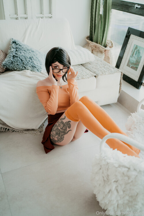 ablizzard-2021-06-10-2132340667-Velma-is-looking-for-a-monster-Part.-1-give-likes-if413d4ff15fd8aab0.jpg