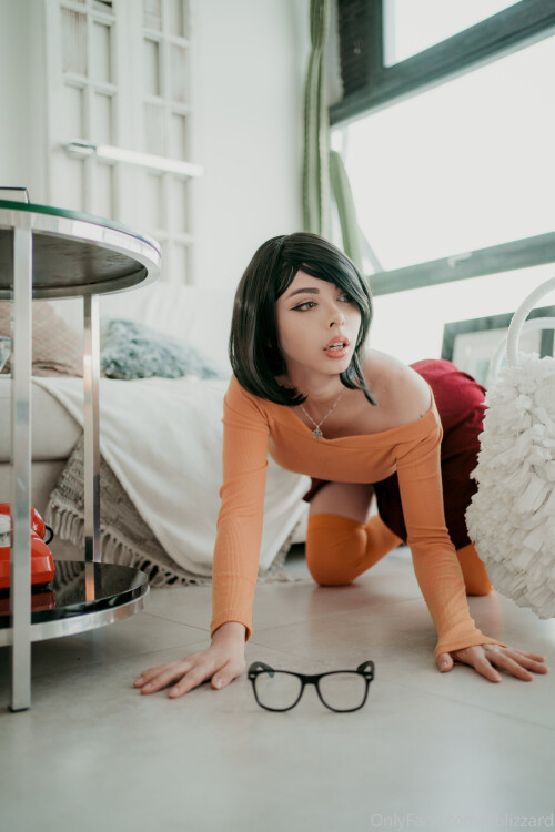 ablizzard-2021-06-12-2134557618-Velma-is-looking-for-a-monster-Part.-2-give-likes-ifa1440755bad66d07.jpg
