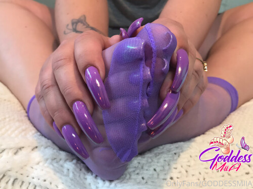 goddessmiia-11-02-2020-21806066-This-purple-polish-looks-soooo-mf-good-FREE-TASK-Edge.md.jpg