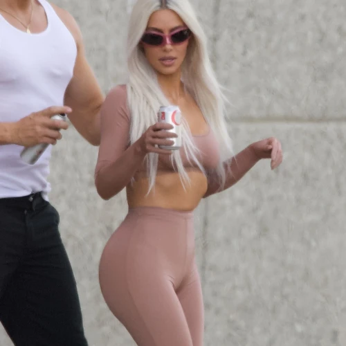 kim-kardashian-butt-photos-pink.md.webp