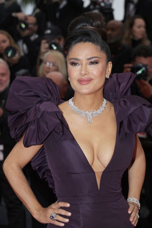 salma-hayek-at-killers-of-the-flower-moon-premiere-at-76th-annual-cannes-film-festival-05-20-2023-4.md.jpg