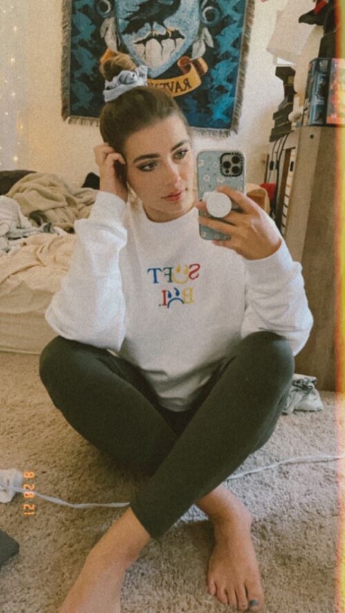 seum_feet_5c044af23044a5fe8.jpg