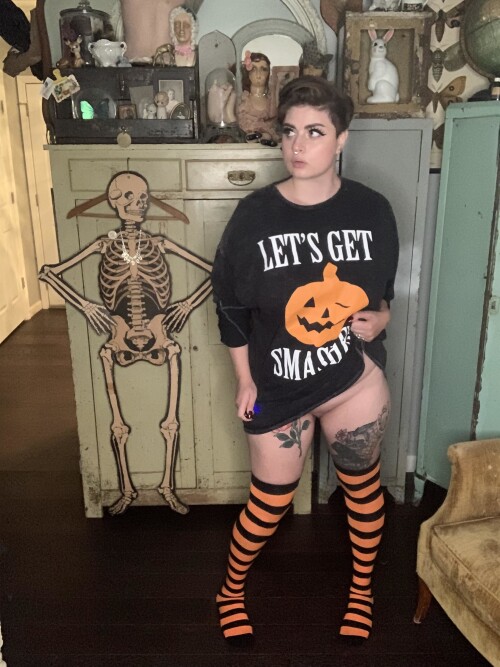 tattoos-i-m-a-slut-for-halloween-MsIVWX.md.jpg