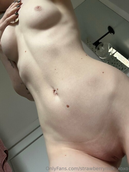 strawberrymilk_xoxo Nude Leaked Onlyfans Photo strawberrymilk_xoxo Nude Leaked Onlyfans Photo