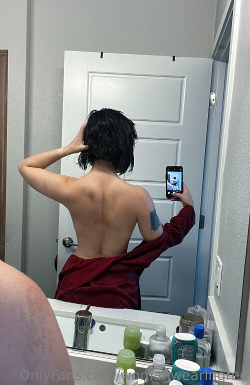 womanwearingred / Buffbunnymika / Buffbunbun Nude Leaked Onlyfans Photo