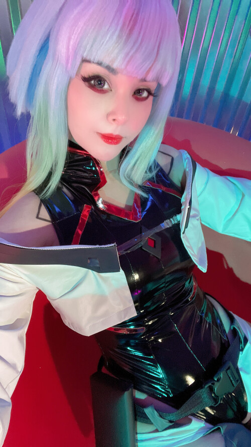 2022-10-Lucy-Edgerunners-Selfies-18753d47926180f5ea.jpg