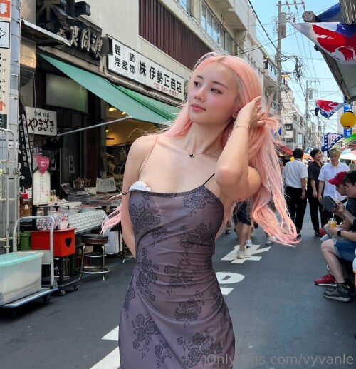 Vyvan Le Nude Leaked Onlyfans Photo